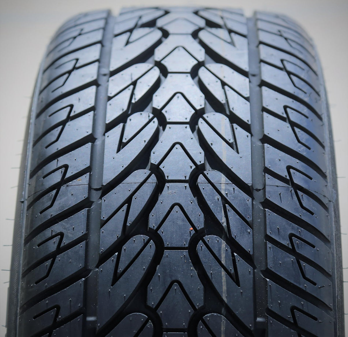 275/55R20 117H All Season XL Performance Tire I937829